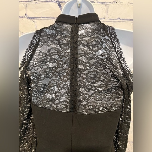 Nicole Miller Kendal Lace cold shoulder Black dress Size 0 - Picture 6 of 8